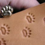 Teddy stopa razidlo do kůže