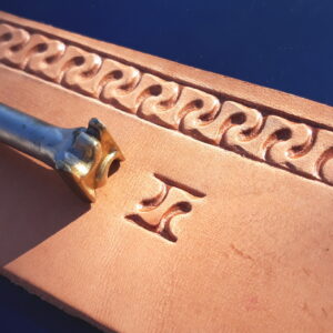 Zaoblený řecký meandr razidlo