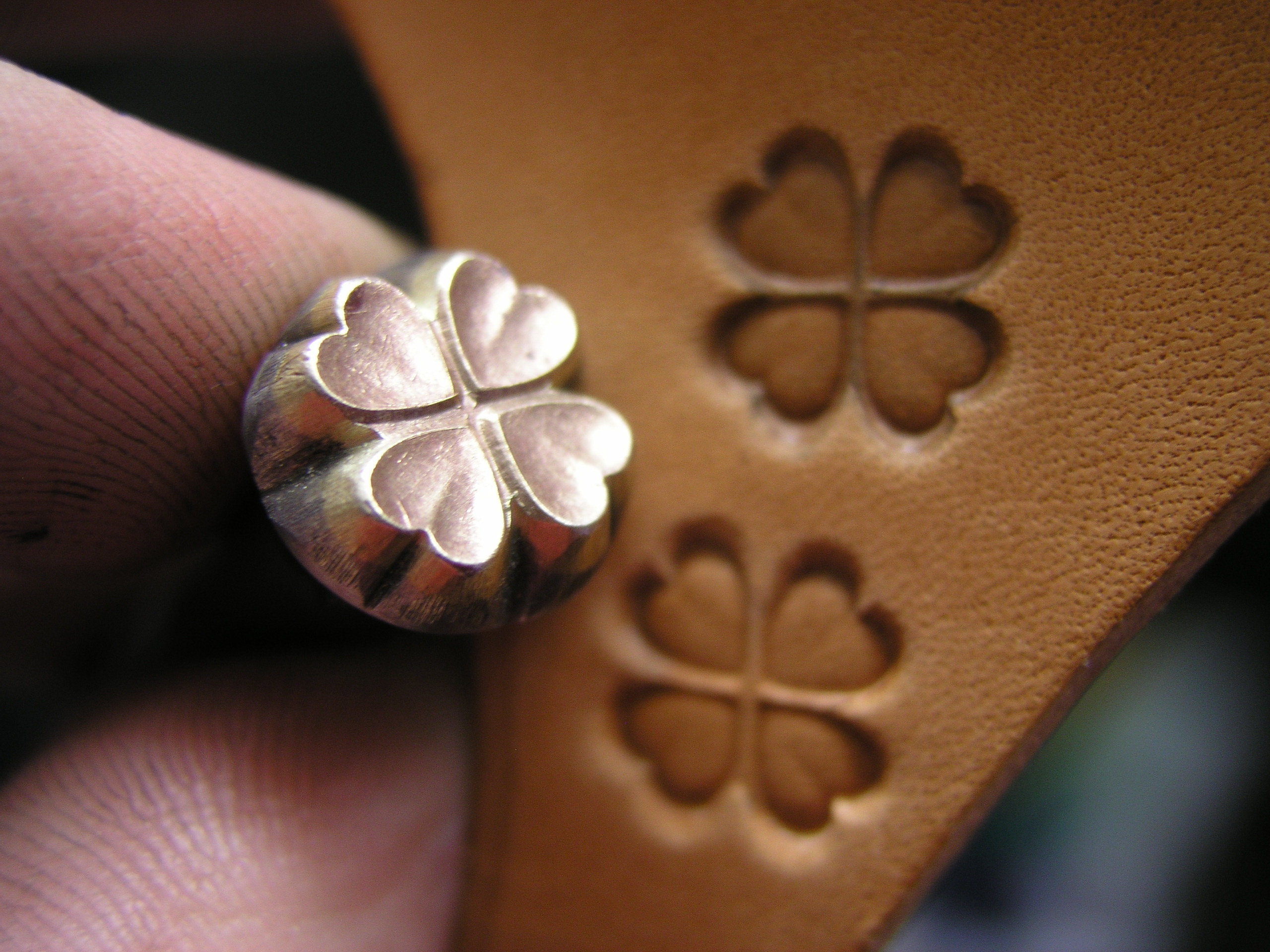 Čtyřlístek razidlo do kůže