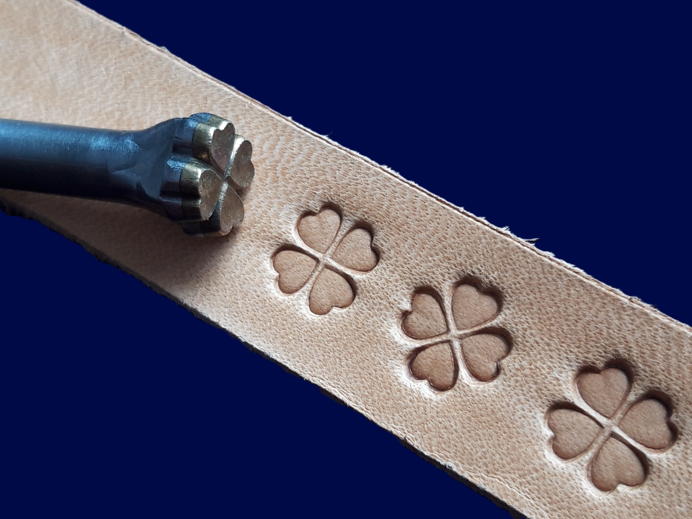 Čtyřlístek razidlo do kůže