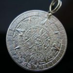 Medailon Aztécký kalendář s lodí