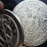 Stříbrná medaile s aztéckým kalendářem