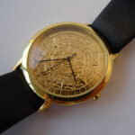 Hodinky s pozlaceným ciferníkem Aztécký kalendář