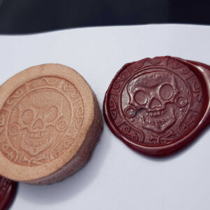 Pirátské pečetidlo a pečetní vosk