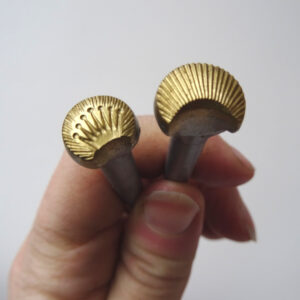 Vějíř camouflage okraj do kůže