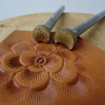 Vějíř camouflage okraj do kůže