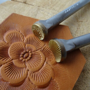 Vějíř camouflage okraj do kůže