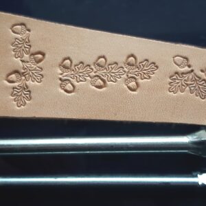 Dub a žalud razidla do kůže