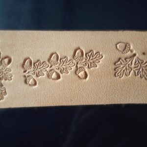 Dub a žalud razidla do kůže