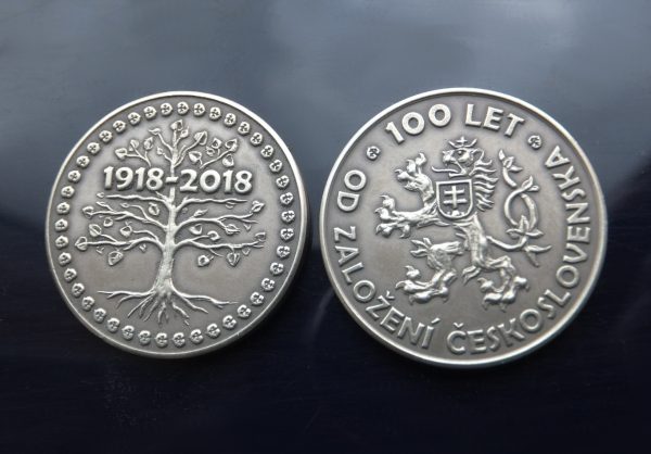 100. let republiky medaile patina
