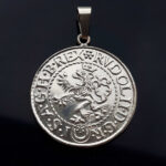 Bílý groš přívěsek