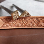 Lichoběžník a lilie razidla do kůže