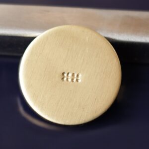 Dvě kytičky punc do kovu