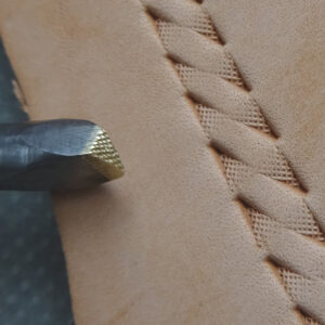 Lano tečky trojúhelník do kůže