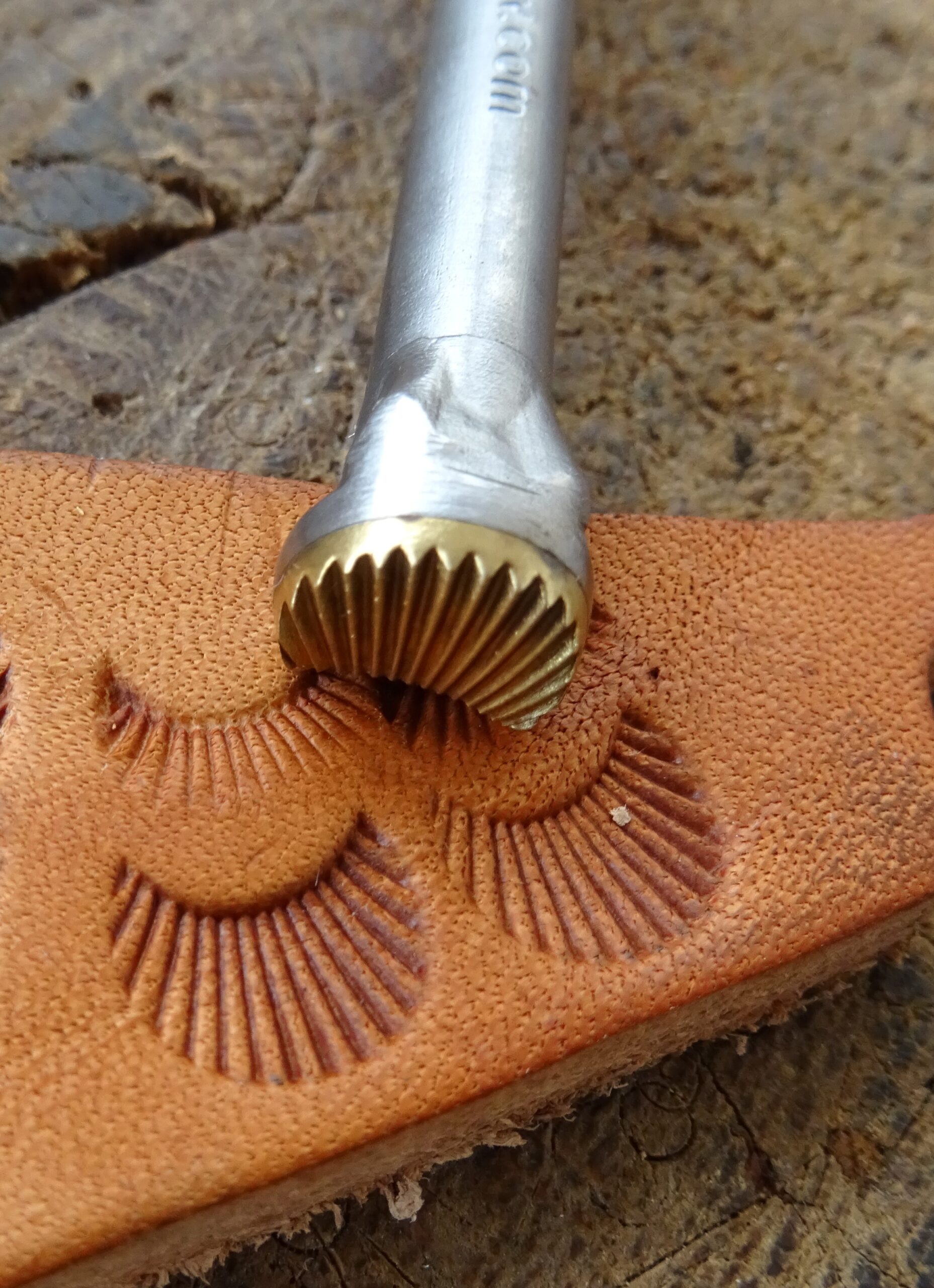 Camouflage 11x9 razidlo do kůže