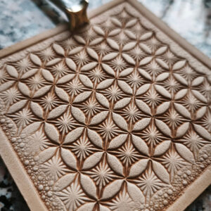 Hvězda s ornamentem do kůže