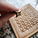 Hvězda s ornamentem do kůže