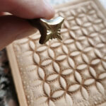 Hvězda s ornamentem do kůže