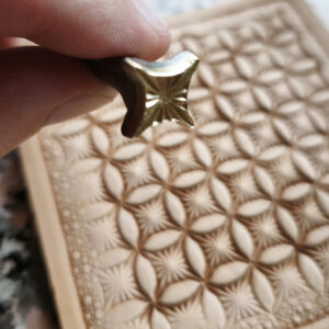 Hvězda s ornamentem do kůže